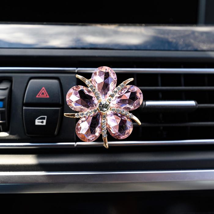 Украшение в дефлектор автомобиля "Цветок"
Украшение в дефлектор автомобиля "Цветок"