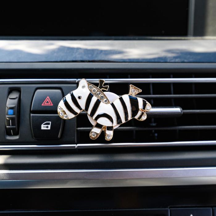 Украшение в дефлектор автомобиля "Зебра"
Украшение в дефлектор автомобиля "Зебра"