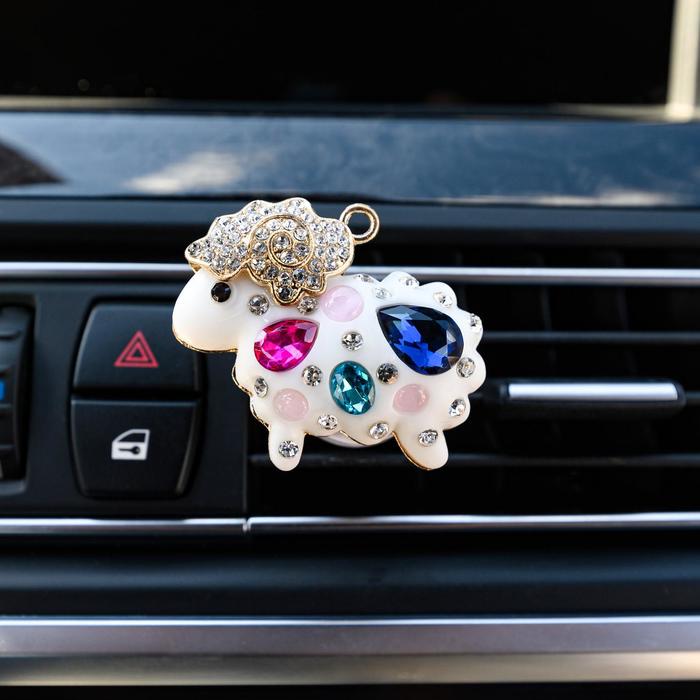 Украшение в дефлектор автомобиля "Овечка"
Украшение в дефлектор автомобиля "Овечка"