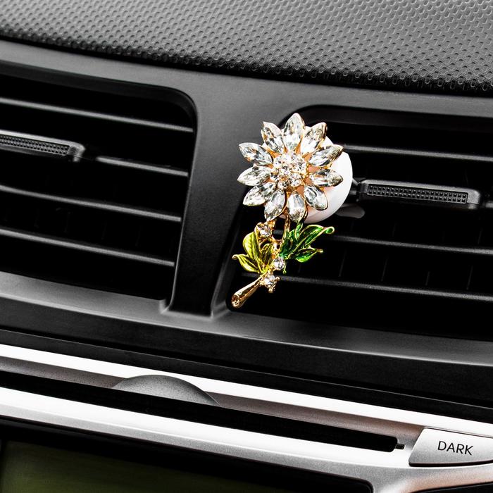 Украшение в дефлектор автомобиля "Цветочек"
Украшение в дефлектор автомобиля "Цветочек"