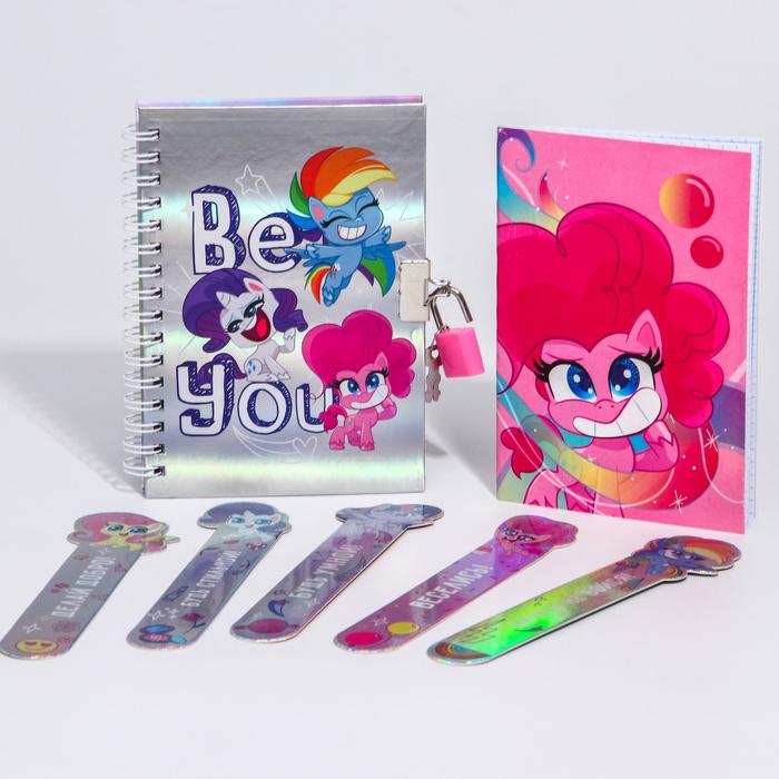 Подарочный набор "Пинки пай", My Little Pony (записная книжка на замочке, блокнот, закладки 5 шт.)
Подарочный набор "Пинки пай", My Little Pony (записная книжка на замочке, блокнот, закладки 5 шт.)