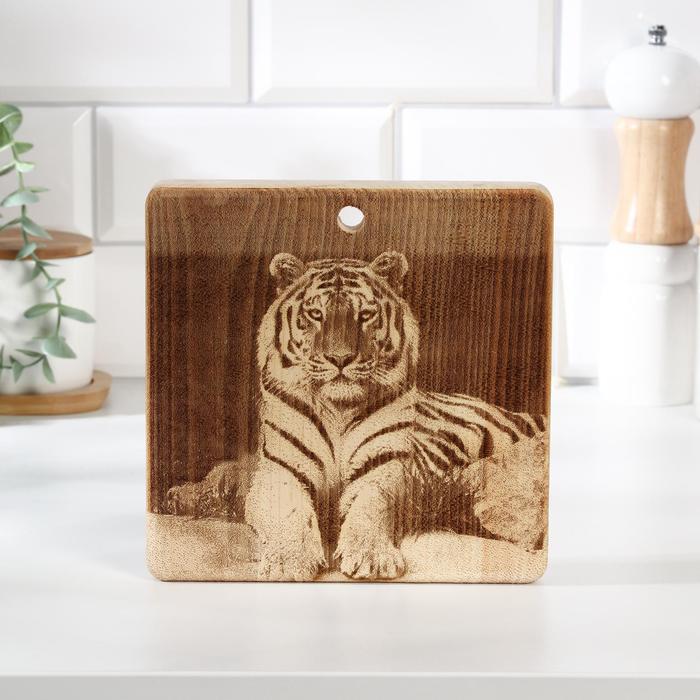 Доска из массива кедра разделочная квадратная, 18 × 18 см "Тигр" №2
Доска из массива кедра разделочная квадратная, 18 × 18 см "Тигр" №2