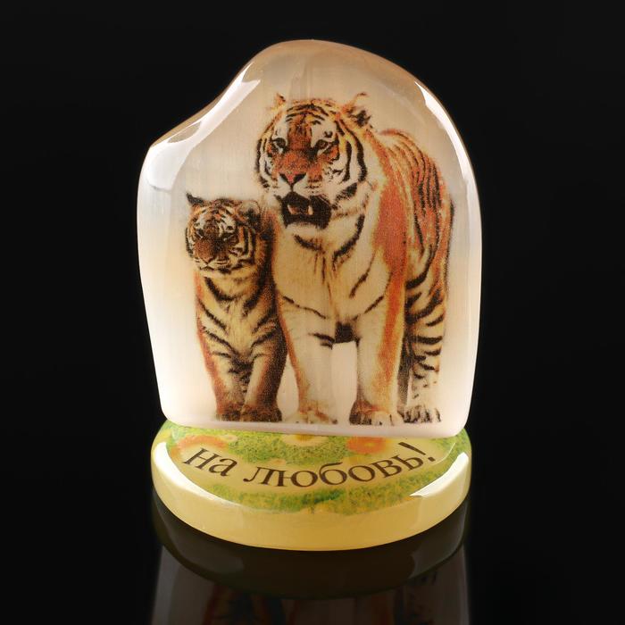 Сувенир "Тигр" на круглой подставке "На любовь!", селенит
Сувенир "Тигр" на круглой подставке "На любовь!", селенит