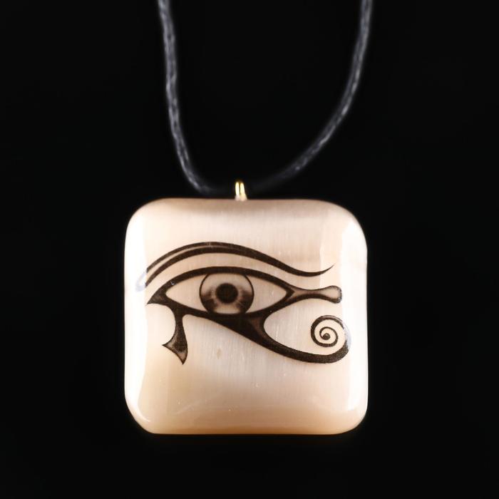 Кулон квадратный "Глаз Ра", селенит
Кулон квадратный "Глаз Ра", селенит