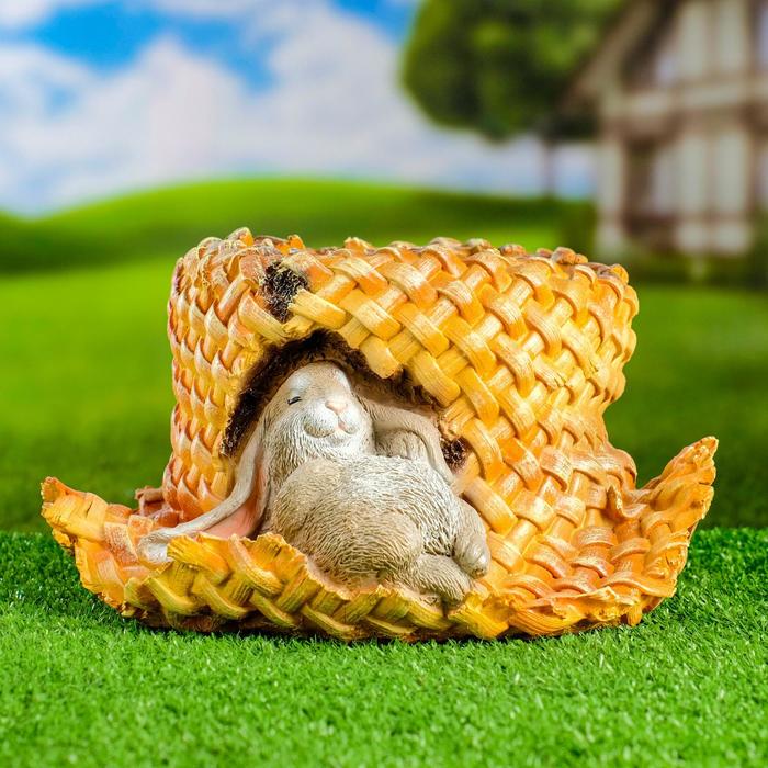 Фигурное кашпо "Шляпа с зайцем" 15х28см
Фигурное кашпо "Шляпа с зайцем" 15х28см