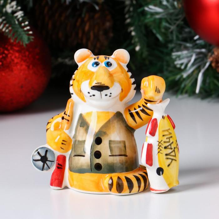 Сувенир фарфоровый "Тигр с рыбкой Удачи"
Сувенир фарфоровый "Тигр с рыбкой Удачи"