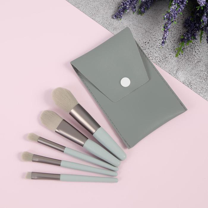 Набор кистей для макияжа «Парфе», 5 предметов, футляр на кнопке, цвет серый
Набор кистей для макияжа «Парфе», 5 предметов, футляр на кнопке, цвет серый