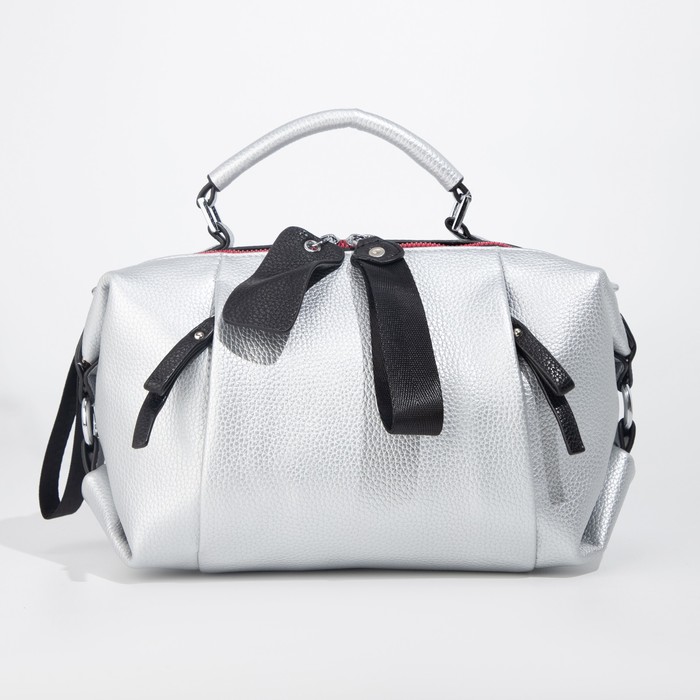 Саквояж, 2 отдела на молниях, длинный ремень, цвет серебристый
Саквояж, 2 отдела на молниях, длинный ремень, цвет серебристый