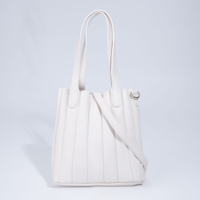 Сумка-тоут на магните, длинный ремень, цвет белый 
Сумка-тоут на магните, длинный ремень, цвет белый