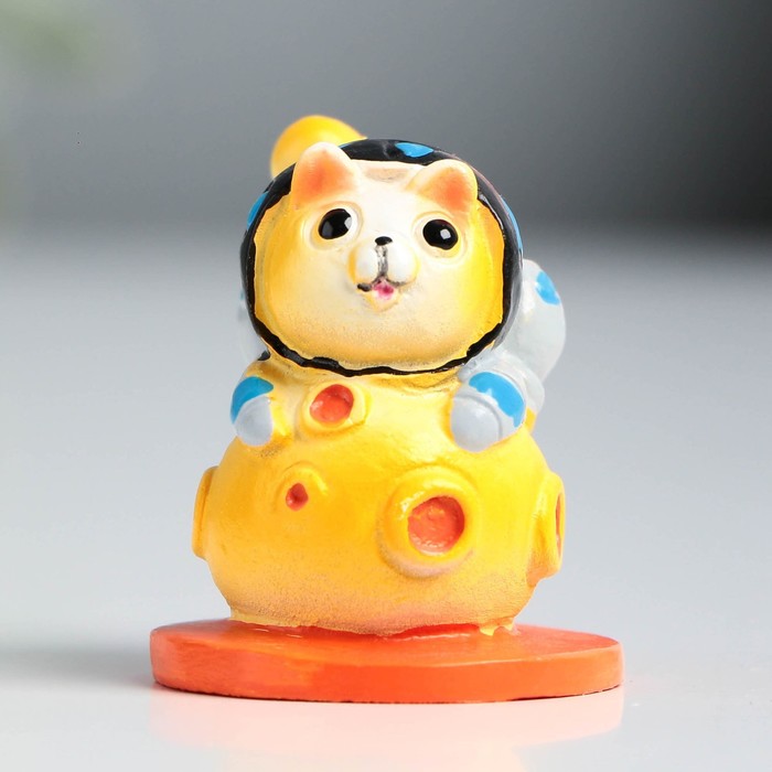 Фигурка полистоун 2023 «Кот на метеорите», 4 см
Фигурка полистоун 2023 «Кот на метеорите», 4 см