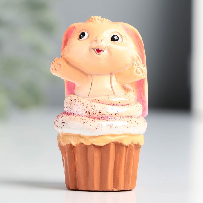Фигурка полистоун 2023 «Зайчик в пирожном», 7 см
Фигурка полистоун 2023 «Зайчик в пирожном», 7 см