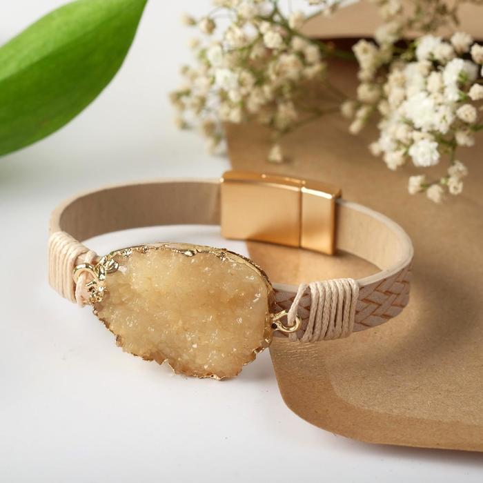 Браслет "На магните" большой камень, цвет бежевый в золоте, 19,5 см 
Браслет "На магните" большой камень, цвет бежевый в золоте, 19,5 см