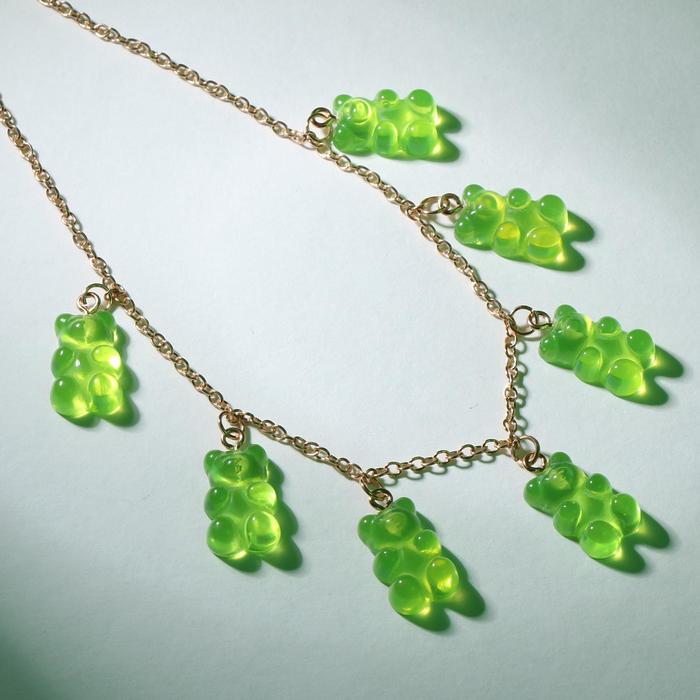 Колье "Мармеладные мишки" на тонкой цепочке, цвет зелёный в золоте, 35см 
Колье "Мармеладные мишки" на тонкой цепочке, цвет зелёный в золоте, 35см