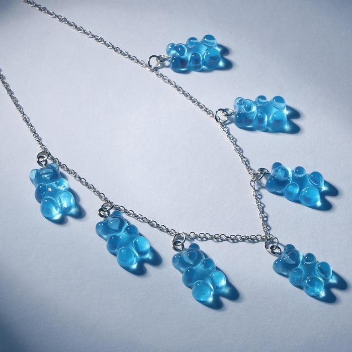 Колье "Мармеладные мишки" на тонкой цепочке, цвет матово-голубой в серебре, 35см
Колье "Мармеладные мишки" на тонкой цепочке, цвет матово-голубой в серебре, 35см