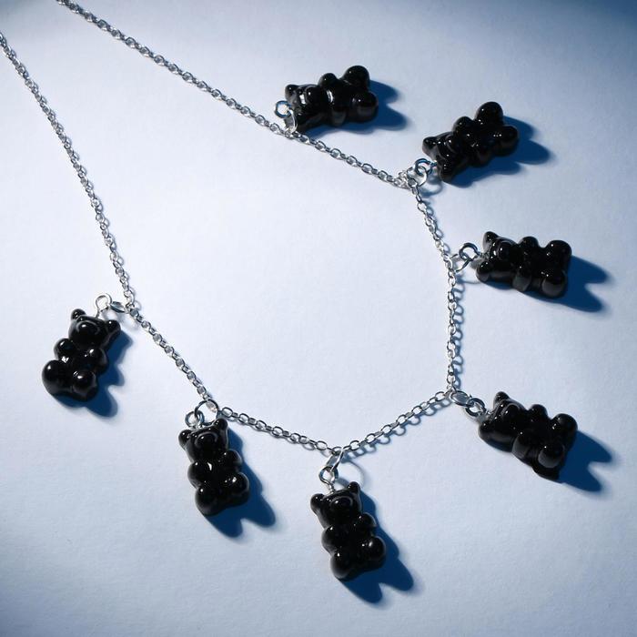 Колье "Мармеладные мишки" на тонкой цепочке, цвет матово-чёрный в серебре, 35см
Колье "Мармеладные мишки" на тонкой цепочке, цвет матово-чёрный в серебре, 35см