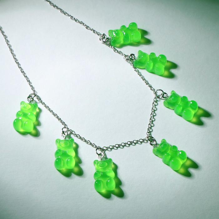 Колье "Мармеладные мишки" на тонкой цепочке, цвет матово-зелёный в серебре, 35см 
Колье "Мармеладные мишки" на тонкой цепочке, цвет матово-зелёный в серебре, 35см
