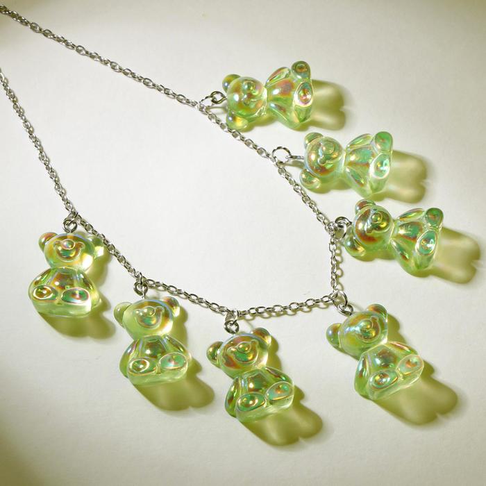 Колье "Мармеладные мишки" на тонкой цепочке, цвет радужно-зелёный в серебре, 35см
Колье "Мармеладные мишки" на тонкой цепочке, цвет радужно-зелёный в серебре, 35см