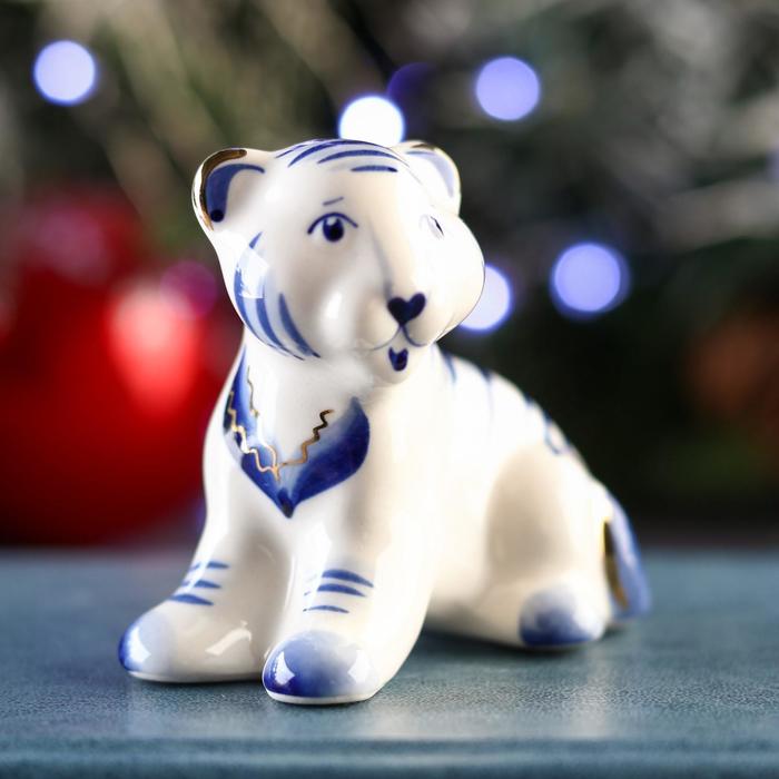 Сувенир "Тигр Полосатик", 5х7х6,5 см, гжель в золоте
Сувенир "Тигр Полосатик", 5х7х6,5 см, гжель в золоте