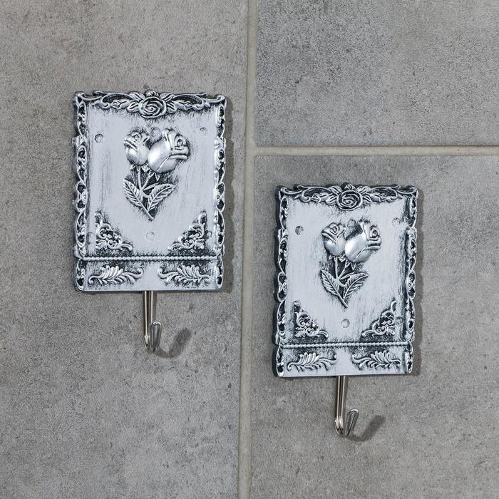 Набор крючков на липучке «Антик», 2 шт, цвет чернёное серебро 
Набор крючков на липучке «Антик», 2 шт, цвет чернёное серебро