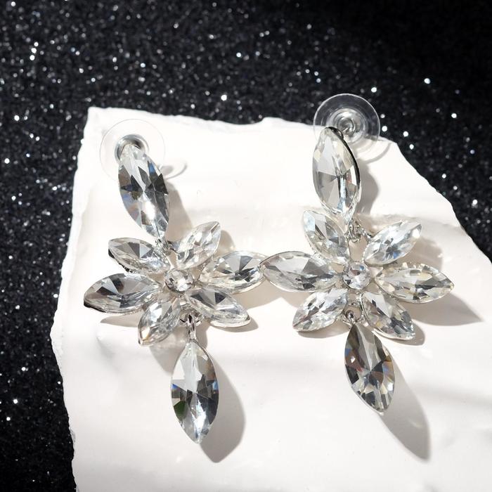 Серьги со стразами "Карнавал" всплеск, цвет белый в серебре
Серьги со стразами "Карнавал" всплеск, цвет белый в серебре