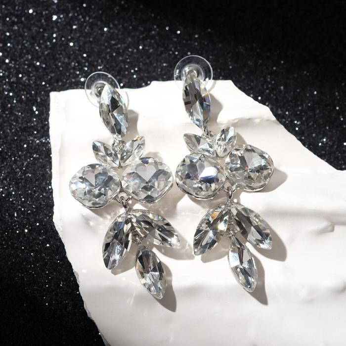 Серьги со стразами "Карнавал" лепестки, цвет белый в серебре
Серьги со стразами "Карнавал" лепестки, цвет белый в серебре