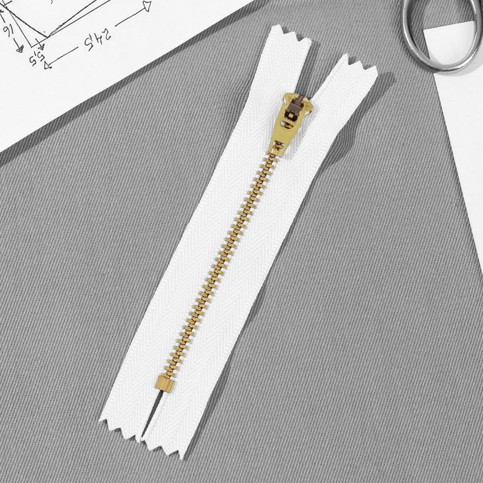 Молния джинсовая, №1, неразъёмная, 10 см, цвет белый/латунь
Молния джинсовая, №1, неразъёмная, 10 см, цвет белый/латунь