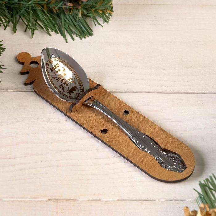 фото Ложка чайная с гравировкой "2022 держи нос по ветру"