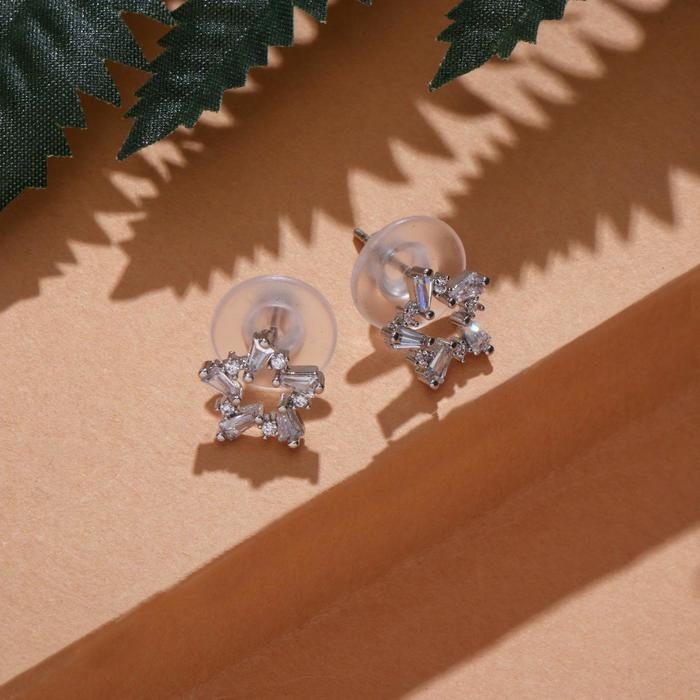Серьги со стразами "Искорки" контур звезды, цвет белый в серебре
Серьги со стразами "Искорки" контур звезды, цвет белый в серебре