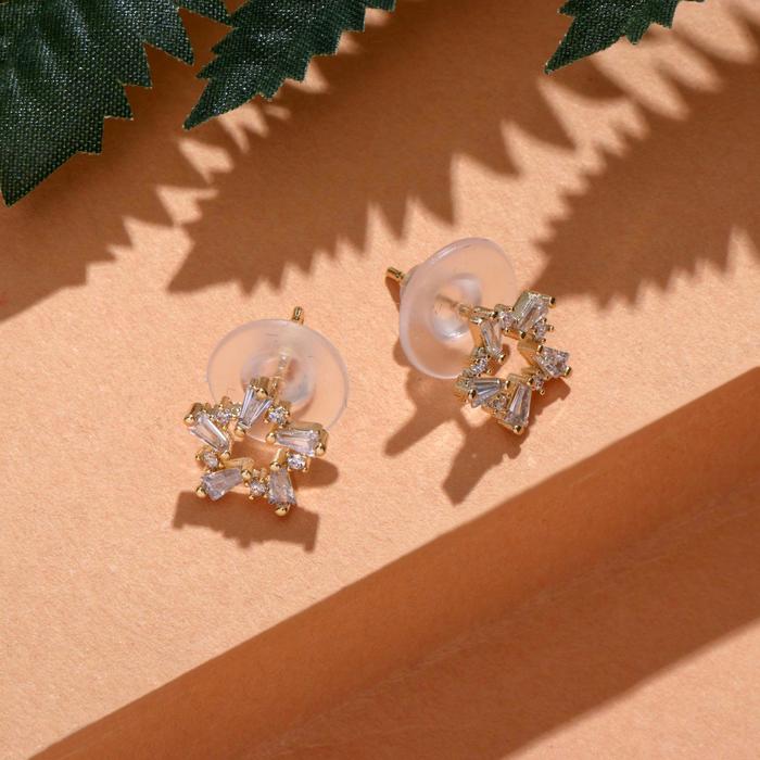 Серьги со стразами "Искорки" контур звезды, цвет белый в золоте
Серьги со стразами "Искорки" контур звезды, цвет белый в золоте