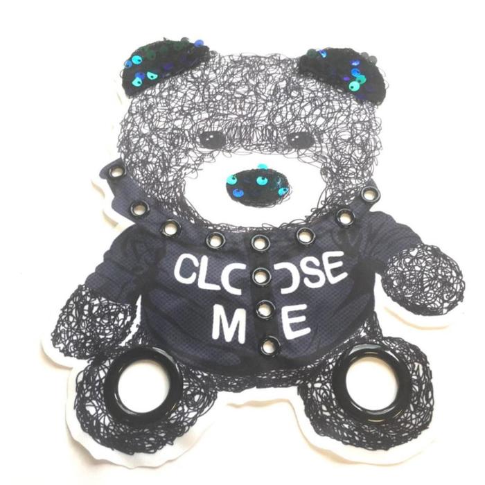 Нашивка «МИШКА пайетки и люверсы», размер 20x18 см
Нашивка «МИШКА пайетки и люверсы», размер 20x18 см