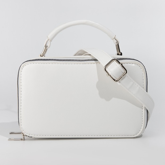 Саквояж, 2 отдела на молнии, длинный ремень, цвет белый
Саквояж, 2 отдела на молнии, длинный ремень, цвет белый