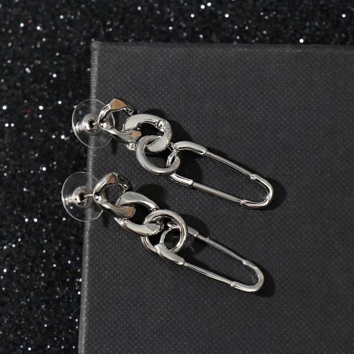 Серьги металл "Блеск" звенья, цвет серебро
Серьги металл "Блеск" звенья, цвет серебро