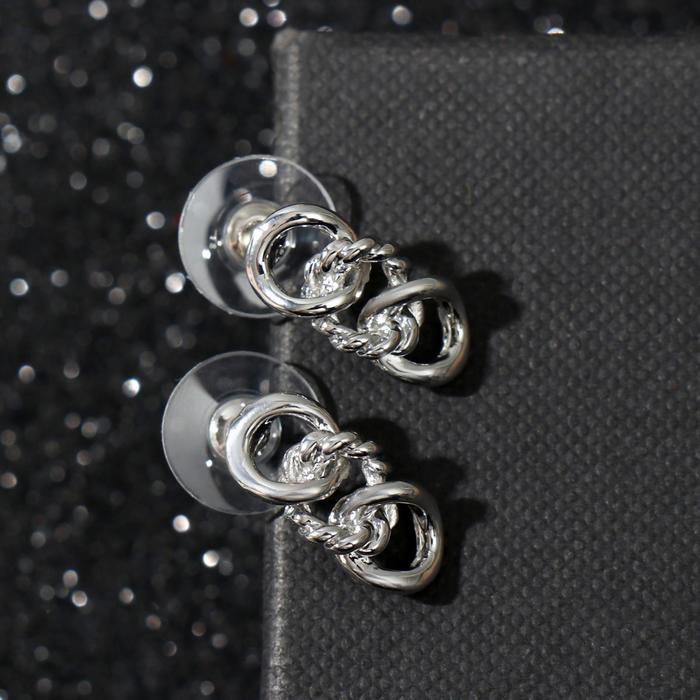 Серьги металл "Блеск" три звена, цвет серебро
Серьги металл "Блеск" три звена, цвет серебро