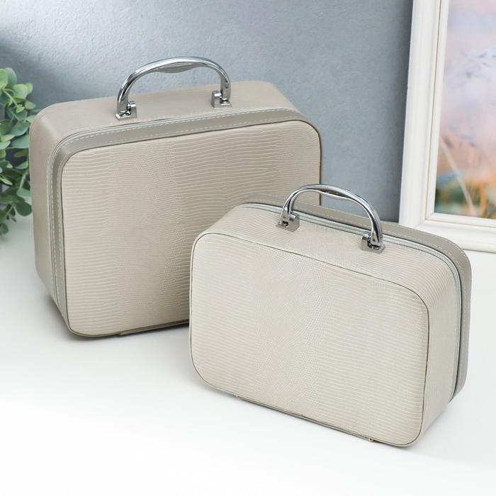 Шкатулка кожзам с зеркалом "Рептилия серая" набор 2 шт 10х18,5х24,5 см
Шкатулка кожзам с зеркалом "Рептилия серая" набор 2 шт 10х18,5х24,5 см