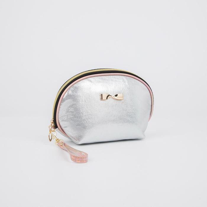 Косметичка-сумка, отдел на молнии, с ручкой, цвет серебристый, «Бант»
Косметичка-сумка, отдел на молнии, с ручкой, цвет серебристый, «Бант»