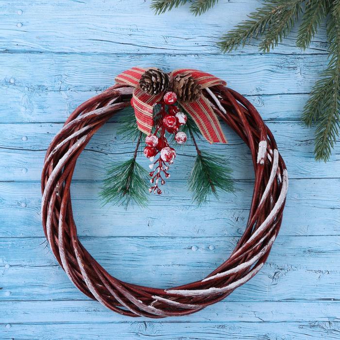 Венок новогодний d-24 см "Скандинавия" веточка с ягодками
Венок новогодний d-24 см "Скандинавия" веточка с ягодками