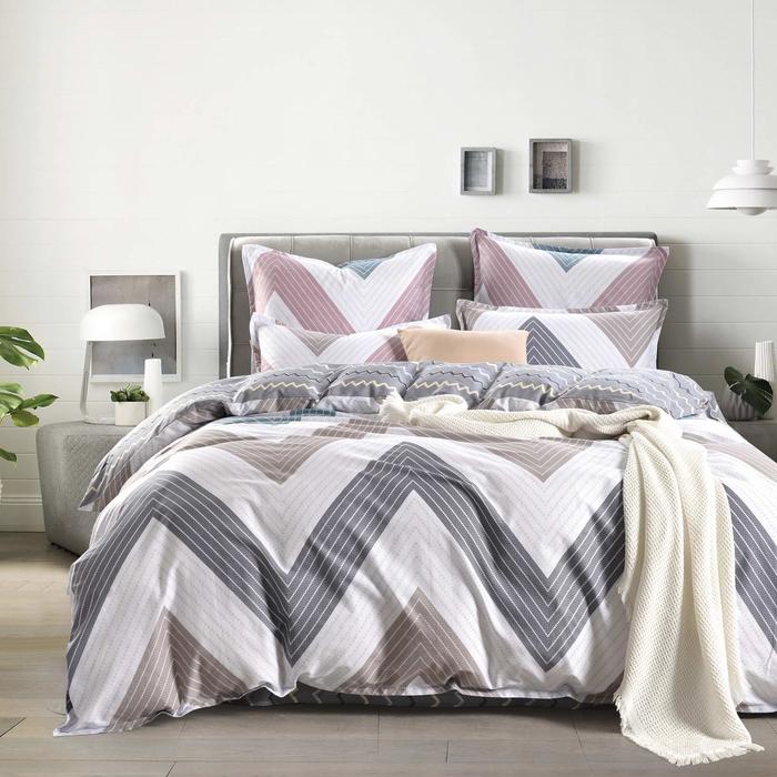 КПБ «Хайди» евро, размер 230х250 см, 200х220 см, 50х70 см - 2 шт, 70х70 см - 2 шт
КПБ «Хайди» евро, размер 230х250 см, 200х220 см, 50х70 см - 2 шт, 70х70 см - 2 шт