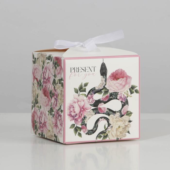 Коробка складная «Змея», 12 × 12 × 12 см
Коробка складная «Змея», 12 × 12 × 12 см