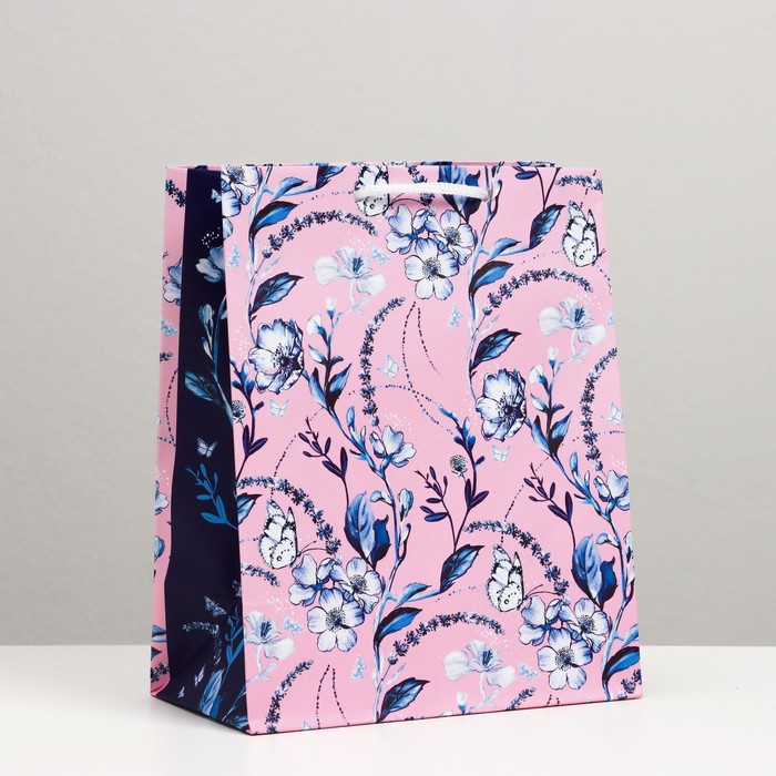 Пакет подарочный "Нежный узор", 18 х 22,3 х 10 см
Пакет подарочный "Нежный узор", 18 х 22,3 х 10 см