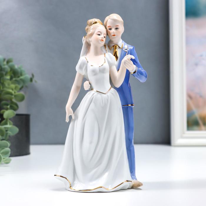 Сувенир керамика "Жених и невеста - объятия" 20 см
Сувенир керамика "Жених и невеста - объятия" 20 см