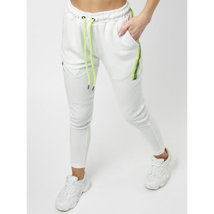 Брюки зауженные женские, размер 46, цвет белый
Брюки зауженные женские, размер 46, цвет белый