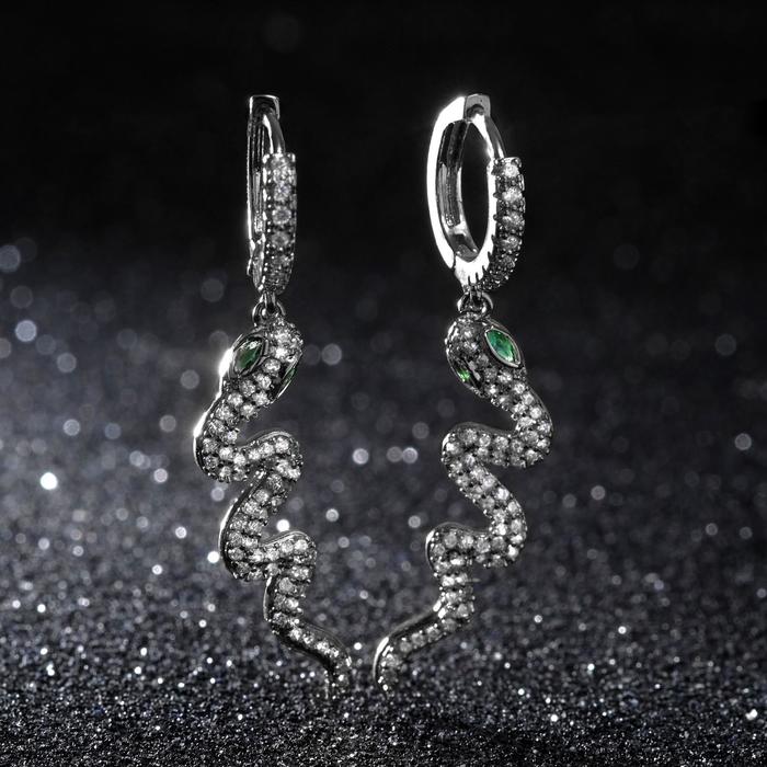 Серьги со стразами "Змея" узкая, цвет бело-изумрудный в сером
Серьги со стразами "Змея" узкая, цвет бело-изумрудный в сером