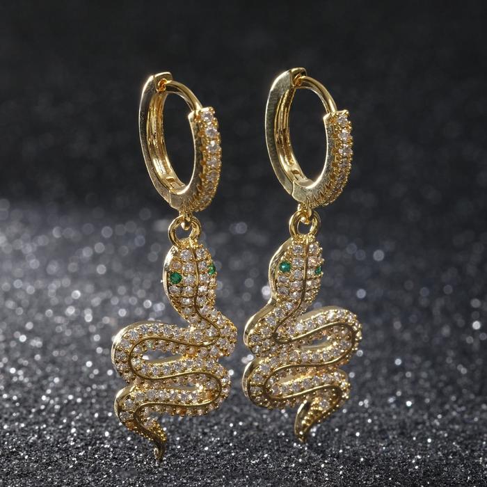 Серьги со стразами "Змея" скрученная, цвет бело-изумрудный в золоте