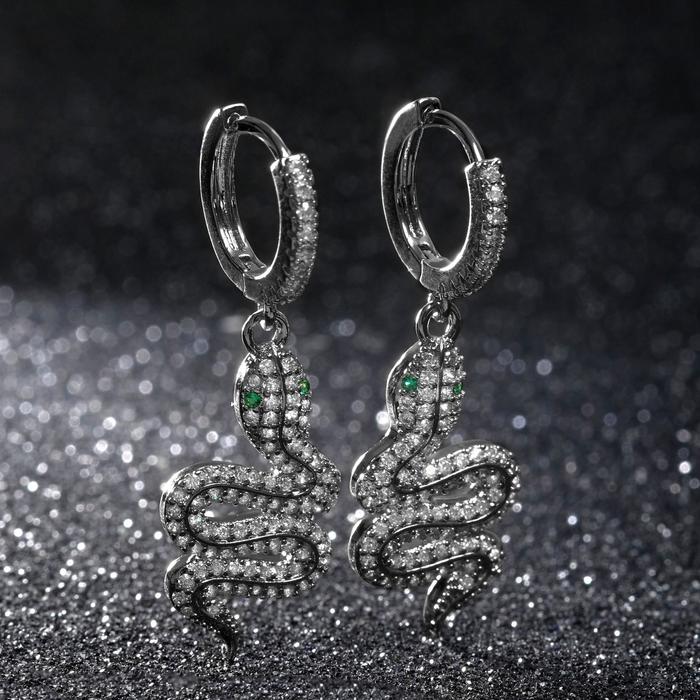 Серьги со стразами "Змея" скрученная, цвет бело-изумрудный в сером
Серьги со стразами "Змея" скрученная, цвет бело-изумрудный в сером