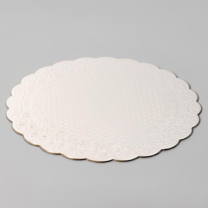 Подложка под торт, усиленная, волна, серебряная, с тиснением, 30 см, 3 мм
Подложка под торт, усиленная, волна, серебряная, с тиснением, 30 см, 3 мм