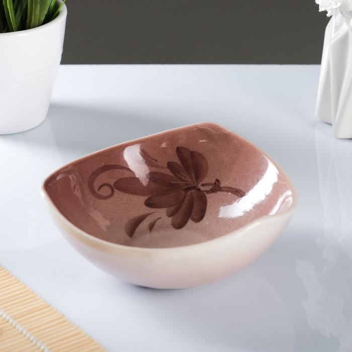 Салатник "Треугольный" 17см
Салатник "Треугольный" 17см