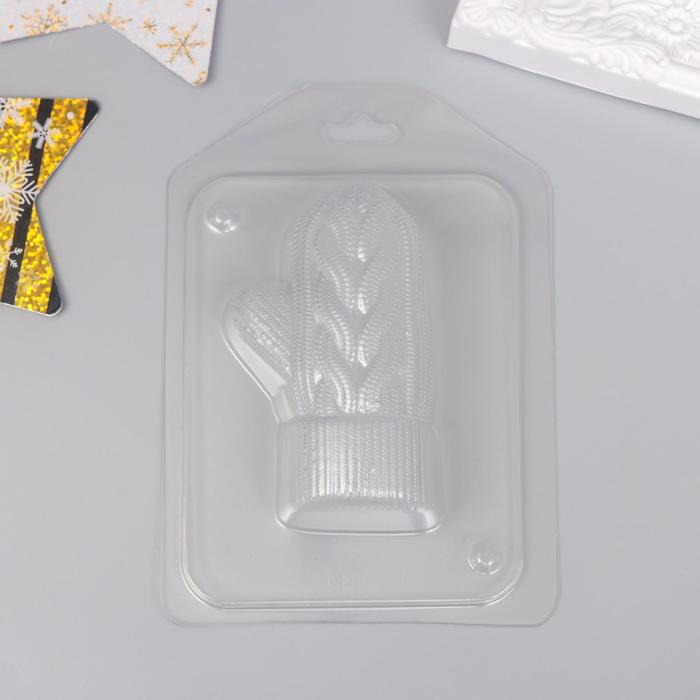 фото Пластиковая форма "варежка с косичкой правая" 9,3х5,5 см