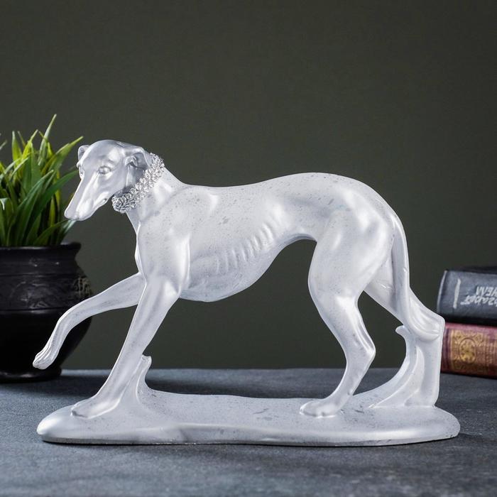 Фигура "Борзая" белая с серебром, 25х17см
Фигура "Борзая" белая с серебром, 25х17см