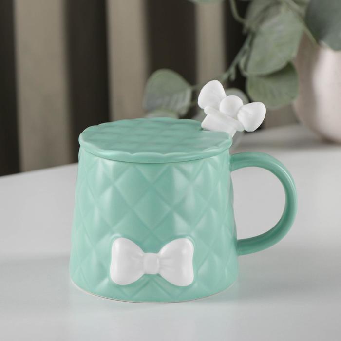 Кружка «Бантик», 380 мл, с керамической крышкой и ложкой, цвет МИКС
Кружка «Бантик», 380 мл, с керамической крышкой и ложкой, цвет МИКС