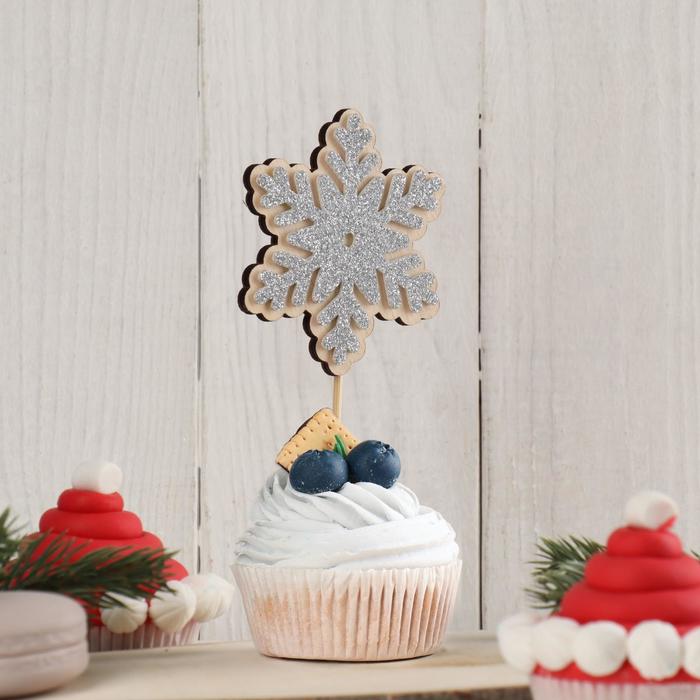Топпер деревянный блестящий "Снежинка №2" серебро 9,5х8,5 см
Топпер деревянный блестящий "Снежинка №2" серебро 9,5х8,5 см
